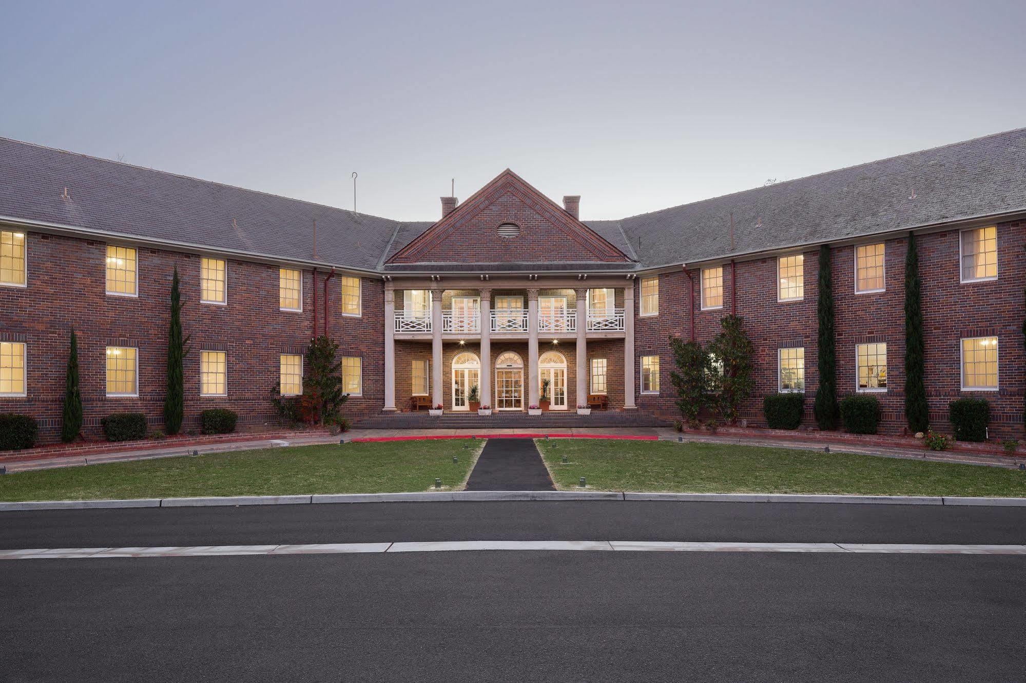 Brassey Hotel - Managed By Doma Hotels Canberra Exterior photo